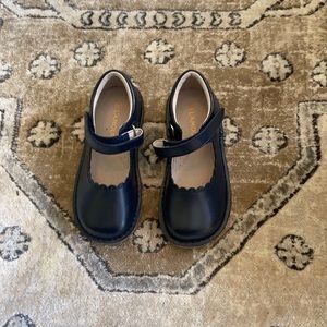 L'Amour
Caitlin Scalloped Stitch Down Mary Jane